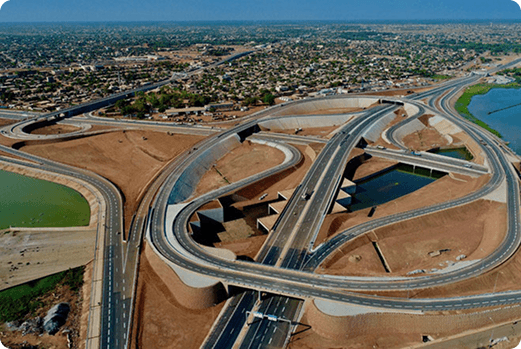 Ingénieur tenant un plan